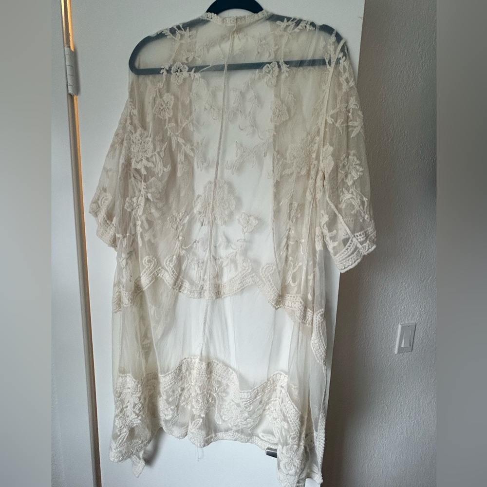 Elegant Cream Lace Cover up - Picture 3 of 3